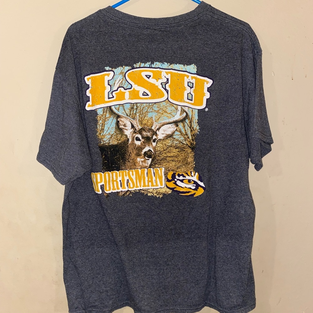 Heather gray LSU T-shirt. Size: L